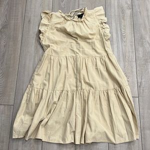 Sleeveless dress. Tie closure in back. Like new. No damage.